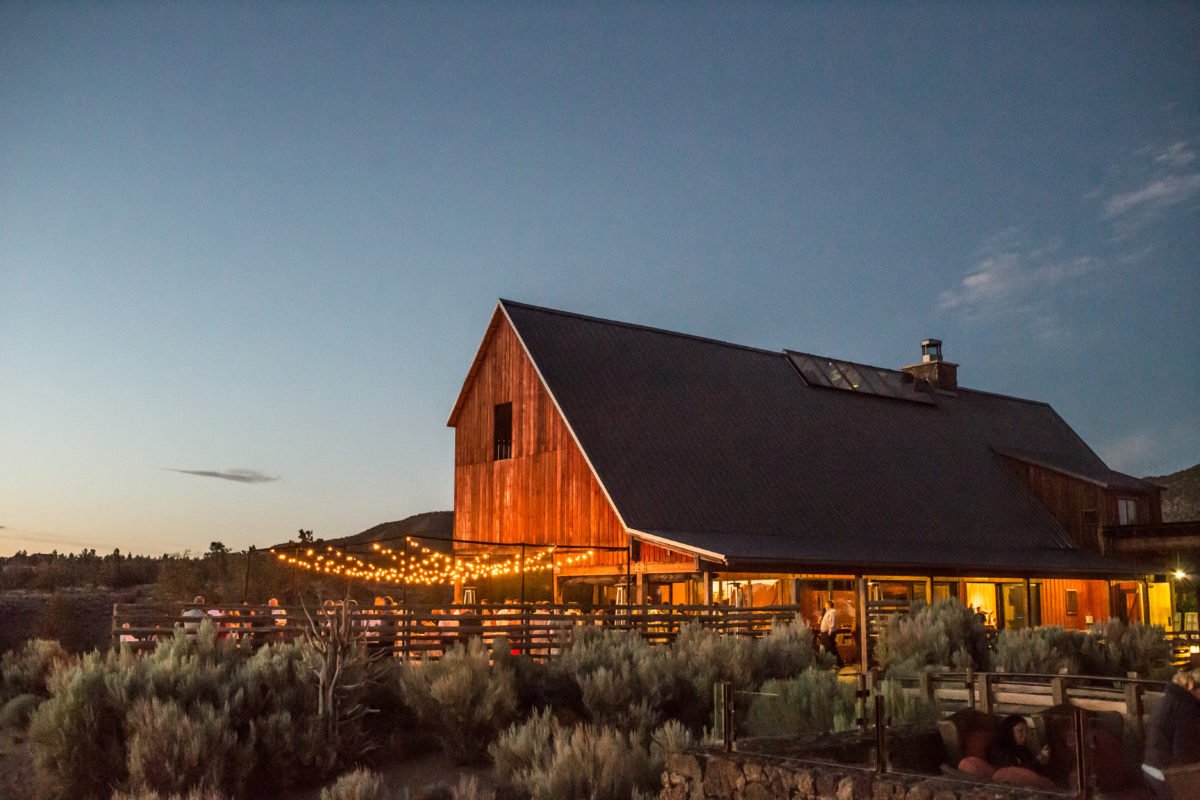 oregon barn wedding