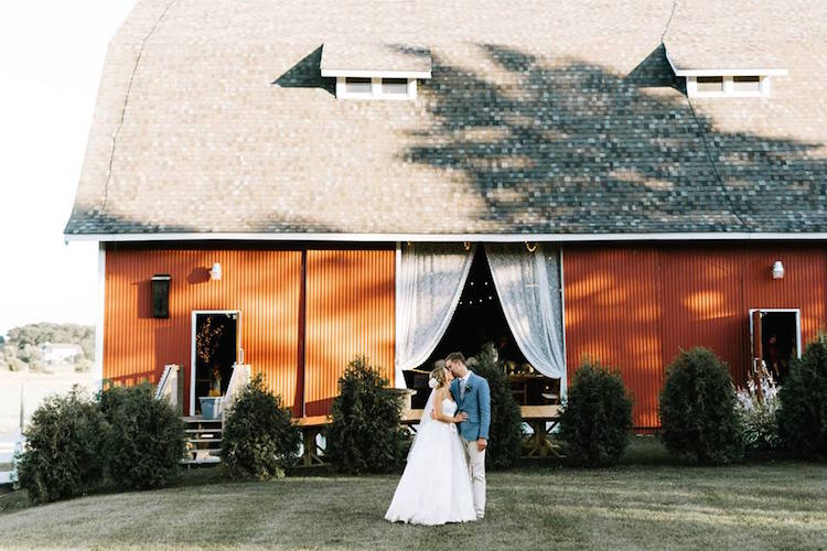 mn-barn-wedding-venue-dellwood-barn