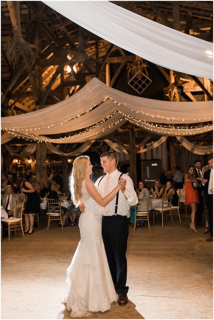 wisconsin-barn-wedding-venue-swan-door